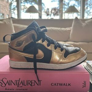 Jordan Mid Black / Gold Boys 3 Sneakers!